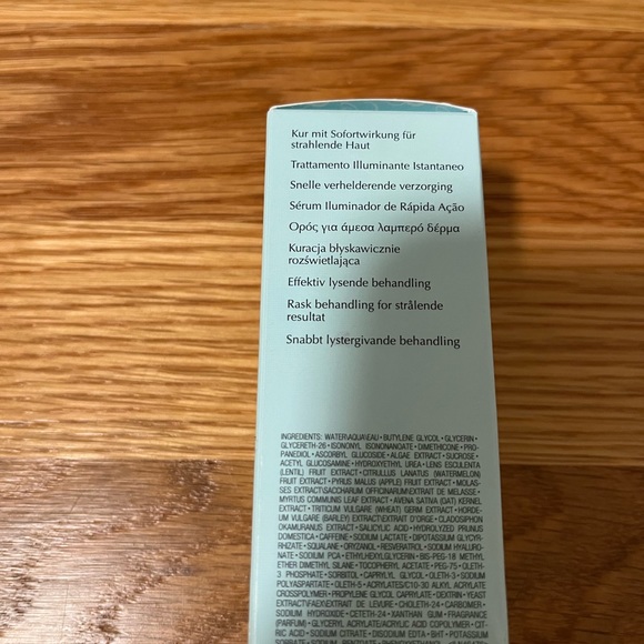 New in box Estée Lauder Perfectionist Pro
Rapid Brightening Treatment - Picture 12 of 12